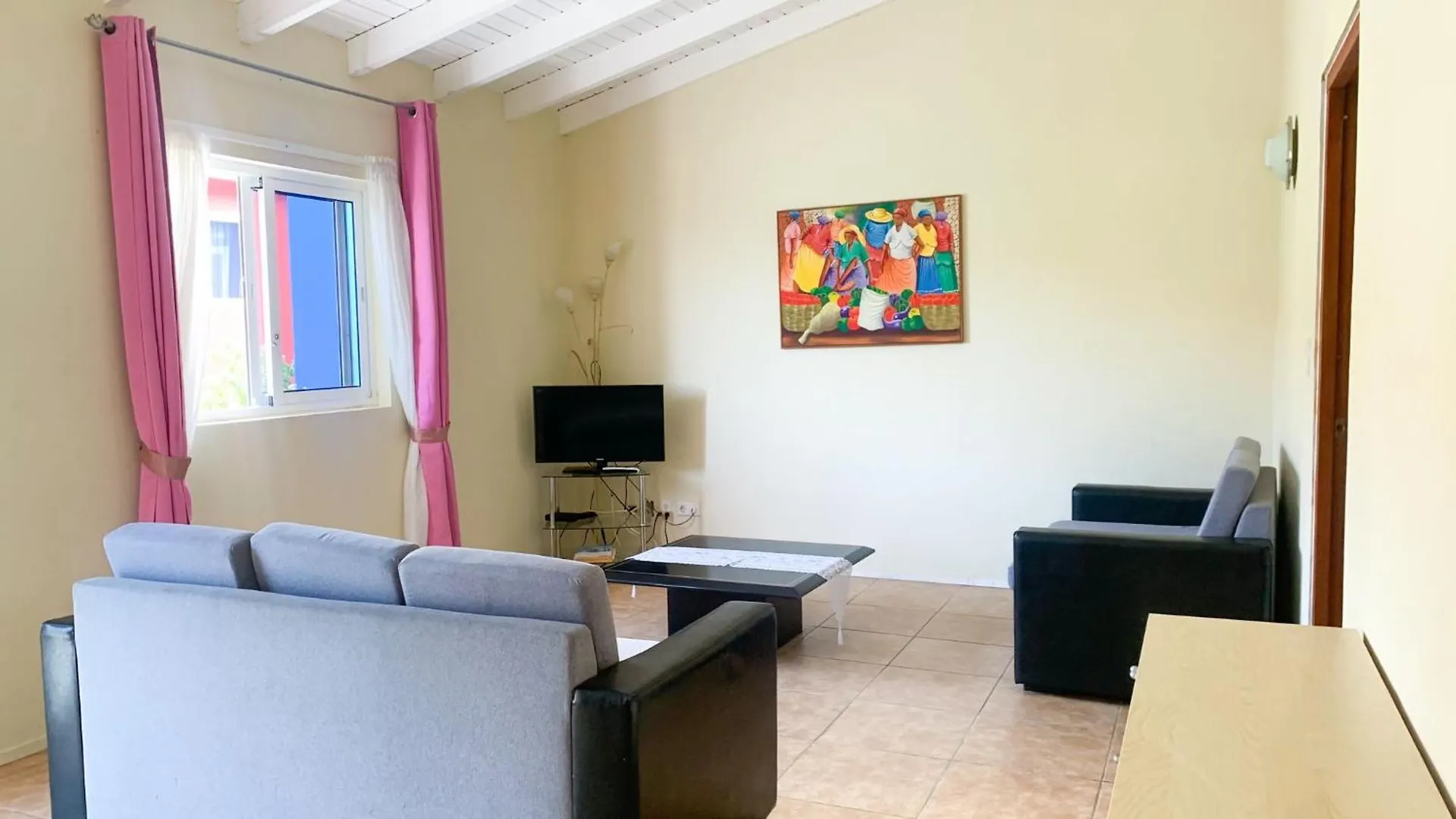 Easy - 2 Bedroom Apartment #Pink Willemstad